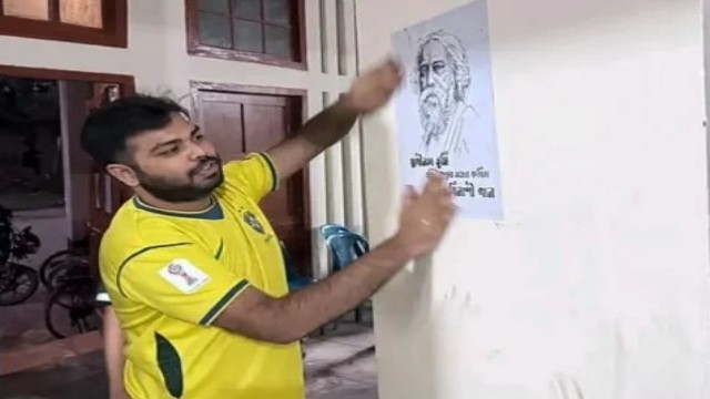 রবীন্দ্রনাথকে নিয়ে আম্মারের পোস্টের প্রতিবাদে রাকসু ভবনে পোস্টার